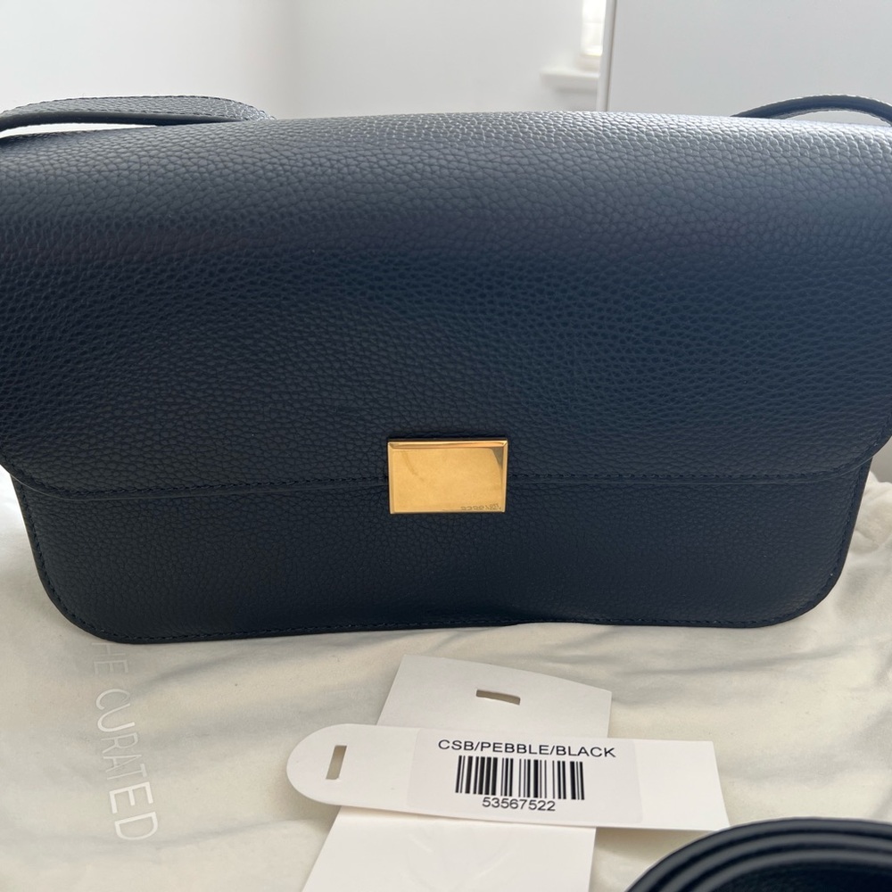 The Curated Elegant Black Leather Shoulder/Crossbody Bag - Picture 2 of 14